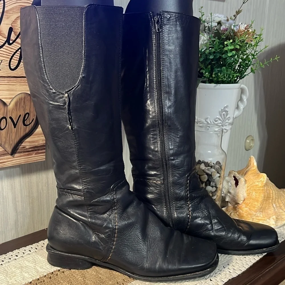 EVERYBODY BY E.Z. MODA BLACK LEATHER BOOTS
